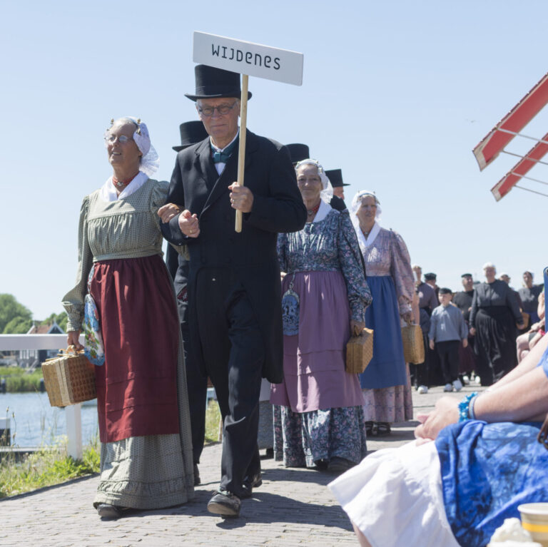 cropped-Zuiderzeemuseum-klederdracht_festival_2017_foto_Thijs_Jansen_30-scaled-1.jpg